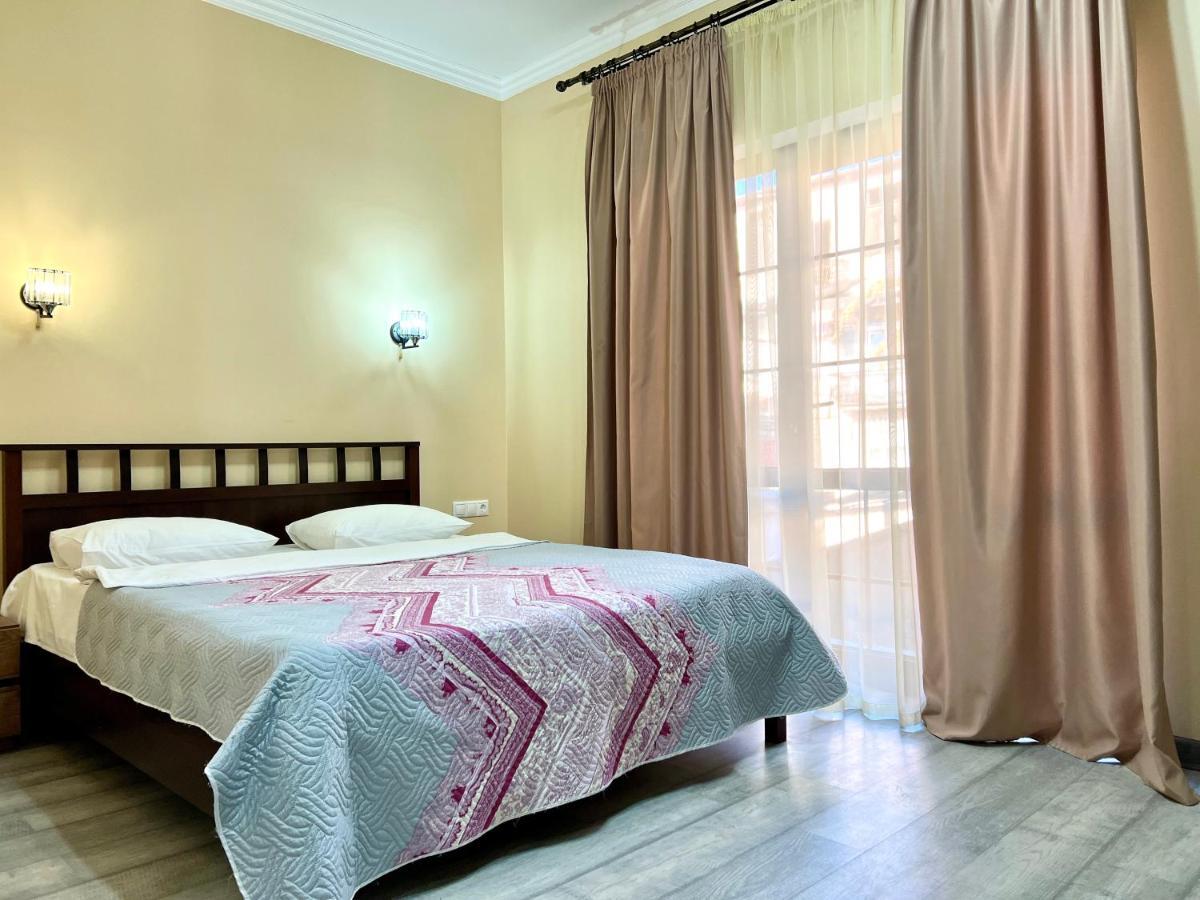 Hotel In Sukhum Szuhumi Kültér fotó